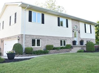 1208 E Gray Ln, Winchester, IN 47394