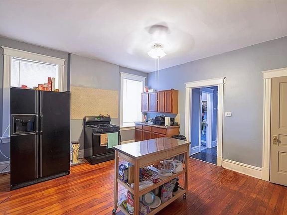 5th image of 3435-3437 Alberta St