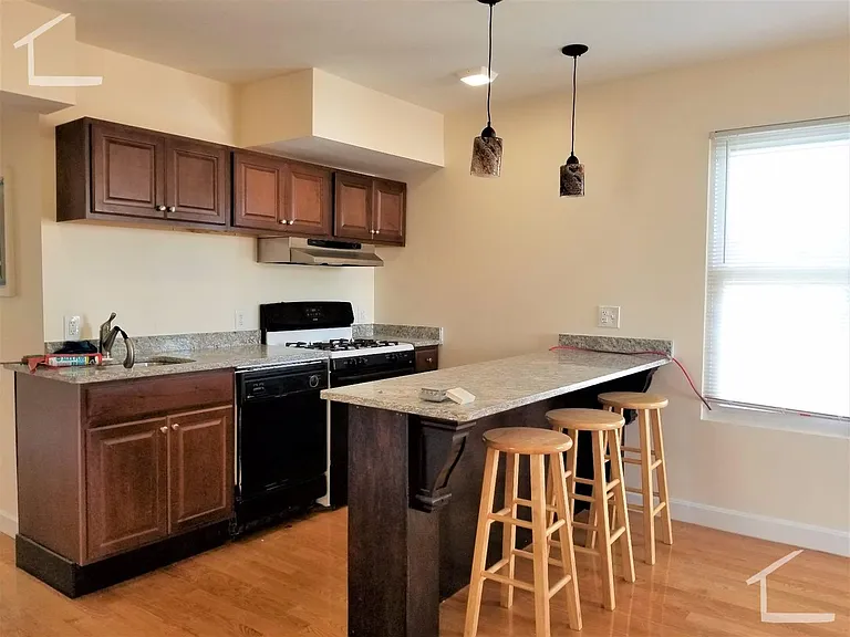 21 Weitz St #4 — Photo 1