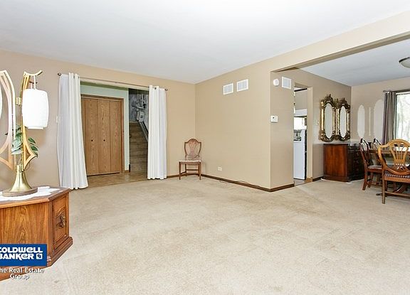 3rd image of 15426 Hollywood Dr