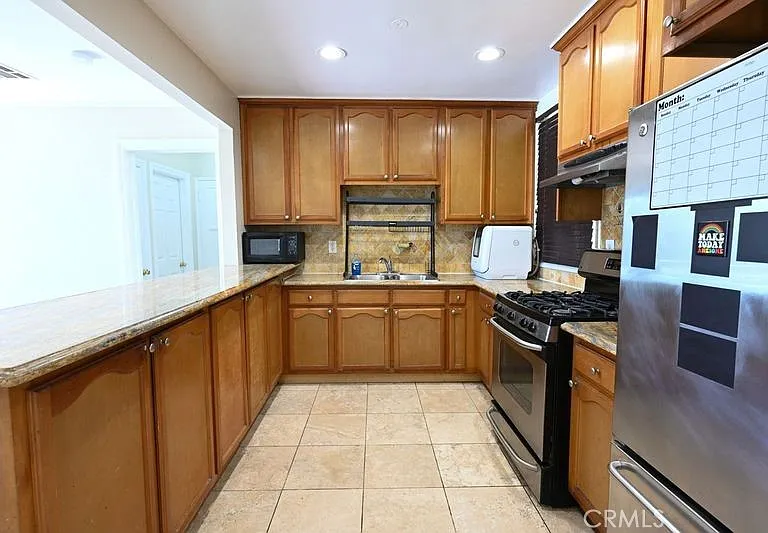 6437 Enfield Ave — Photo 10
