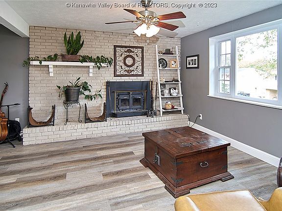 5th image of 1081 Greenland Cir