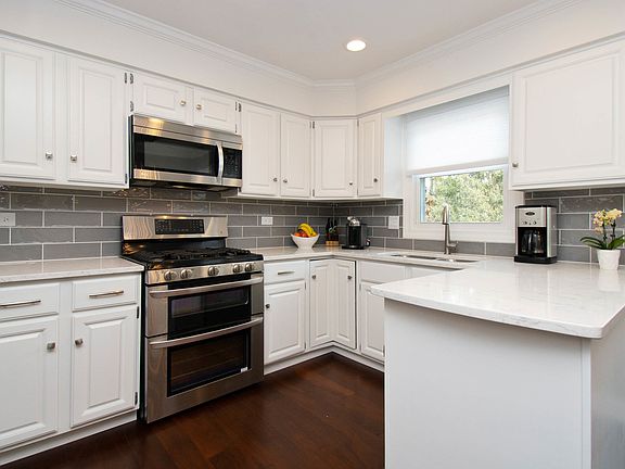 5th image of 953 S Stonehedge Ln