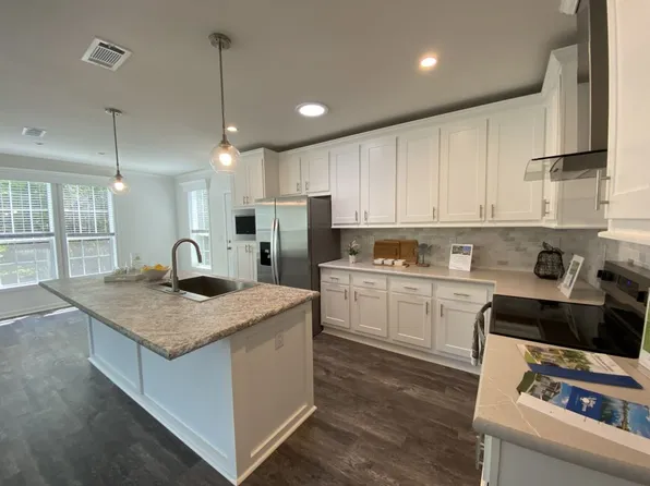 Bayshore Plan, Village Green