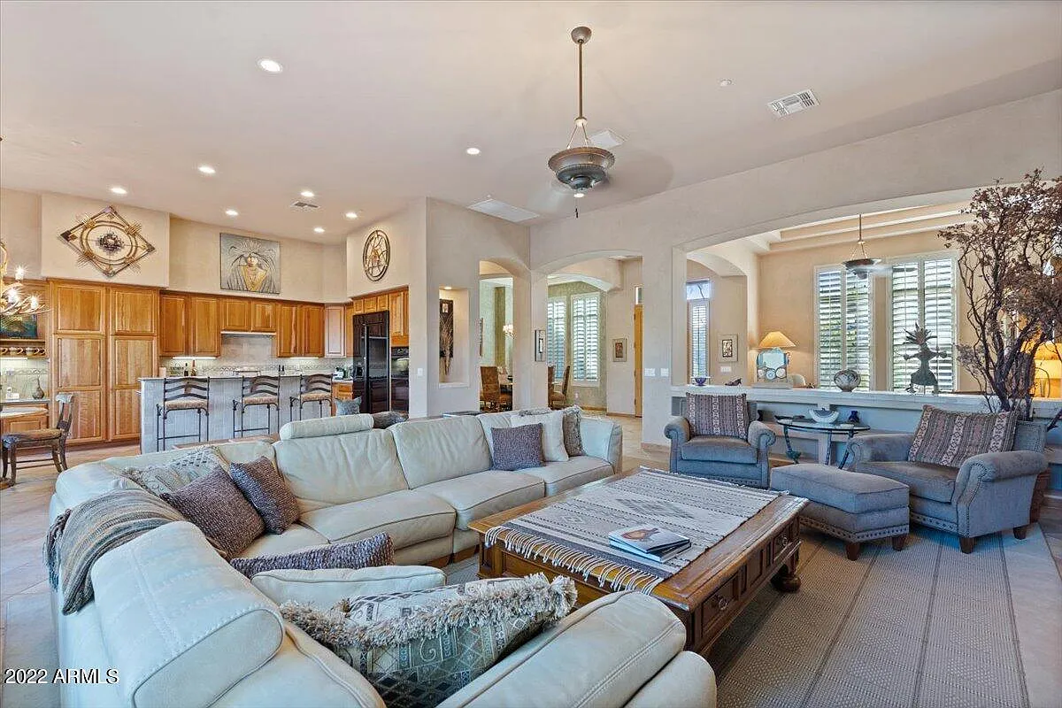 3 bed, 3.5 bath, 2964 sqft, $6,000 — Photo 4