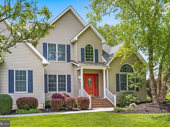 2nd image of 611 Saint Andrews Ct