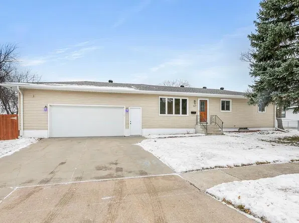927 5th Ave W, West Fargo, ND 58078