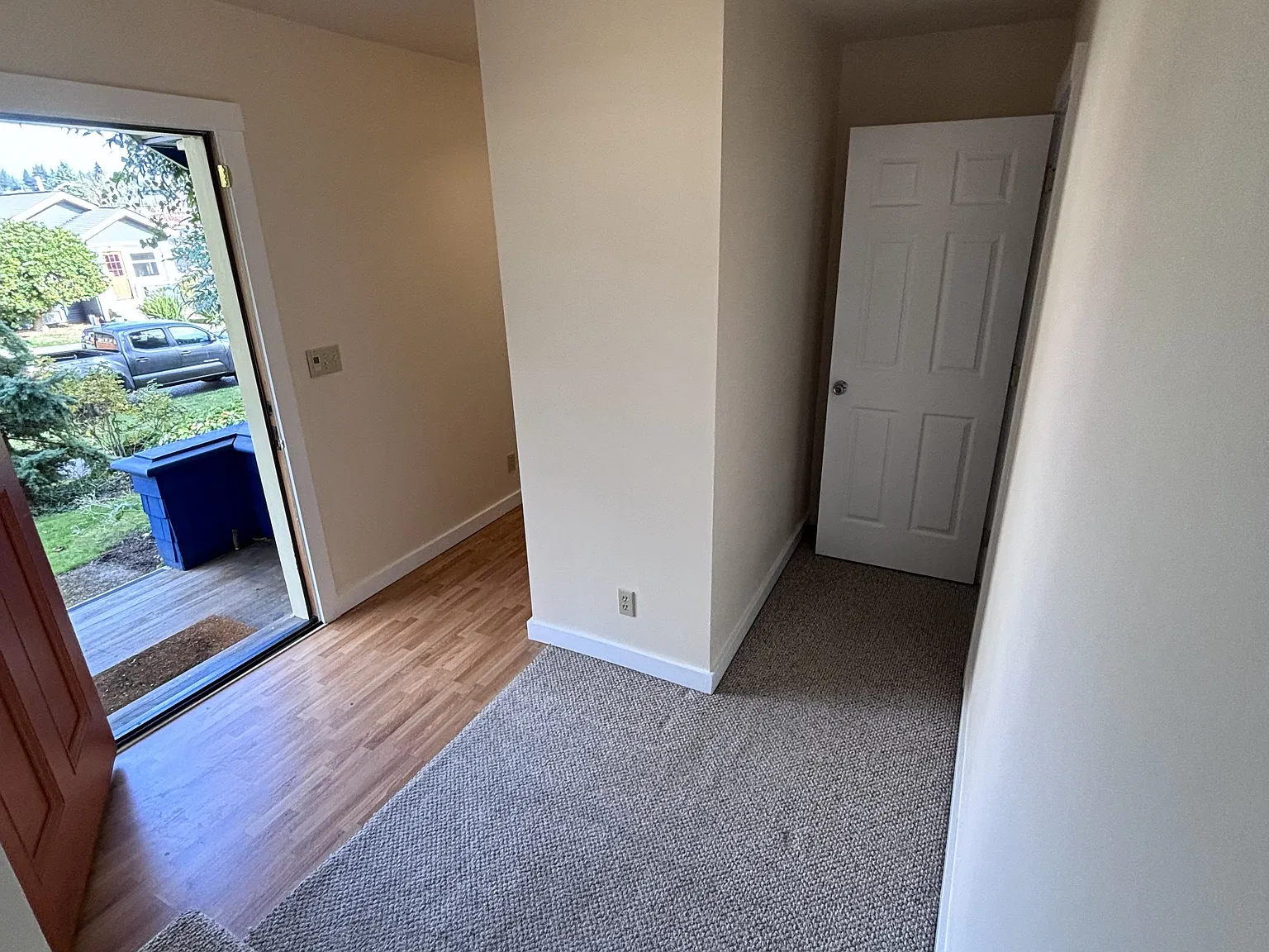 4 bed, 2400 sqft, $4,200 — Photo 3