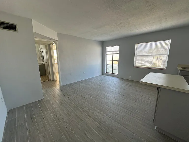 Ocean Reef Apartments — Photo 29