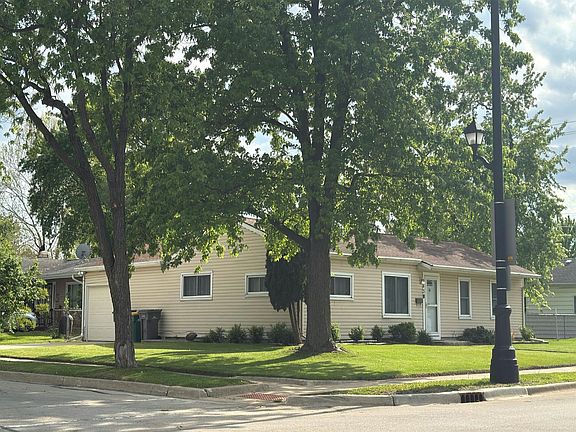 3rd image of 43 Arlington Dr
