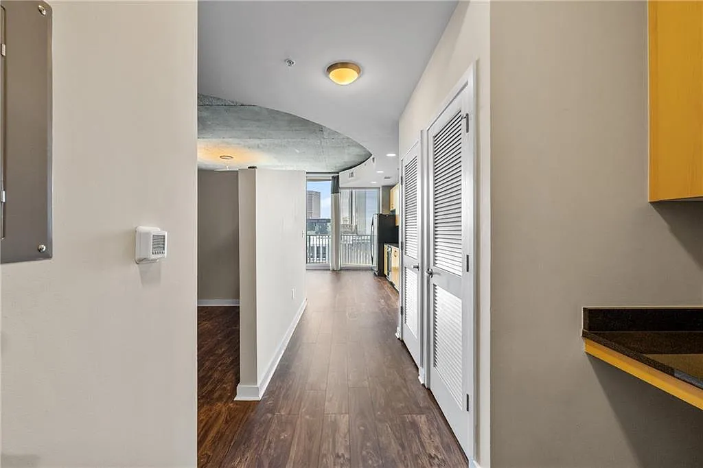 1 bed, 1.0 bath, 730 sqft, $1,995 — Photo 3