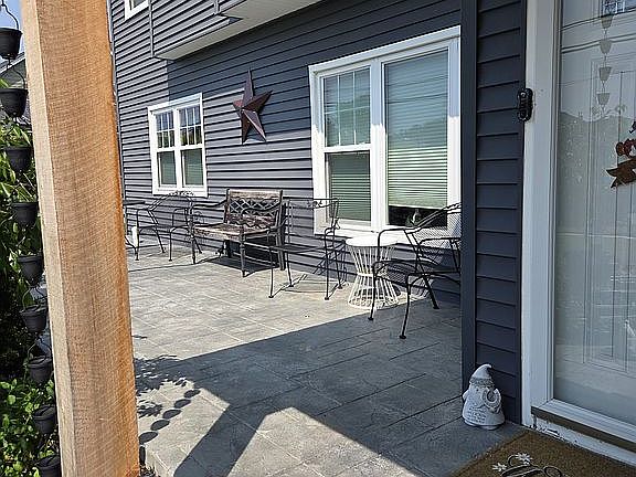 3rd image of 601 Derby Dr E