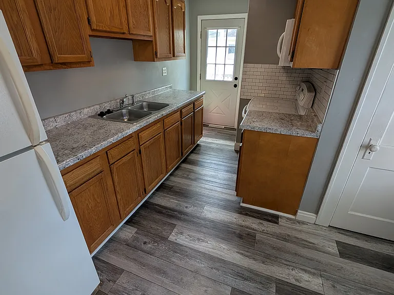 404 S McClun St — Photo 2