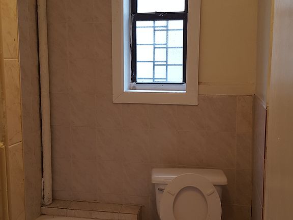 4th image of 1050 Hancock St APT 1C