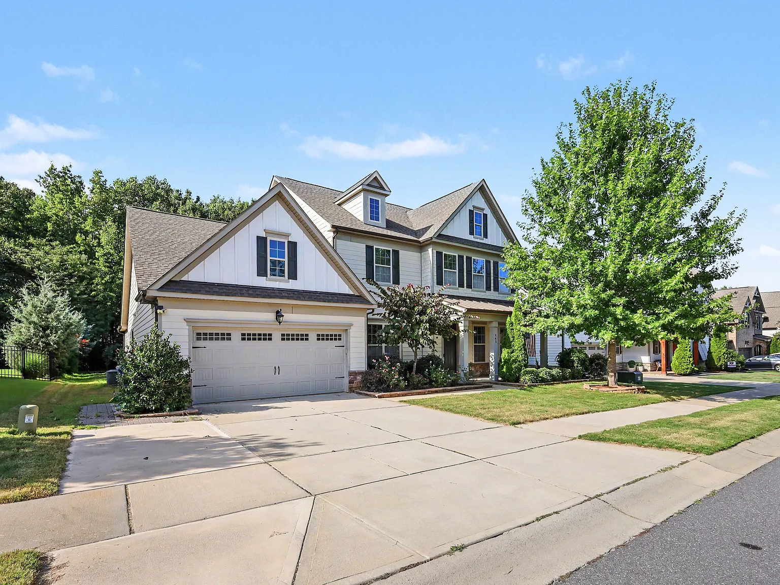 5 bed, 3.5 bath, 3818 sqft, $3,800 — Photo 3