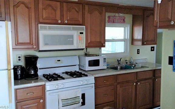 4th image of 4807 Curlew Dr