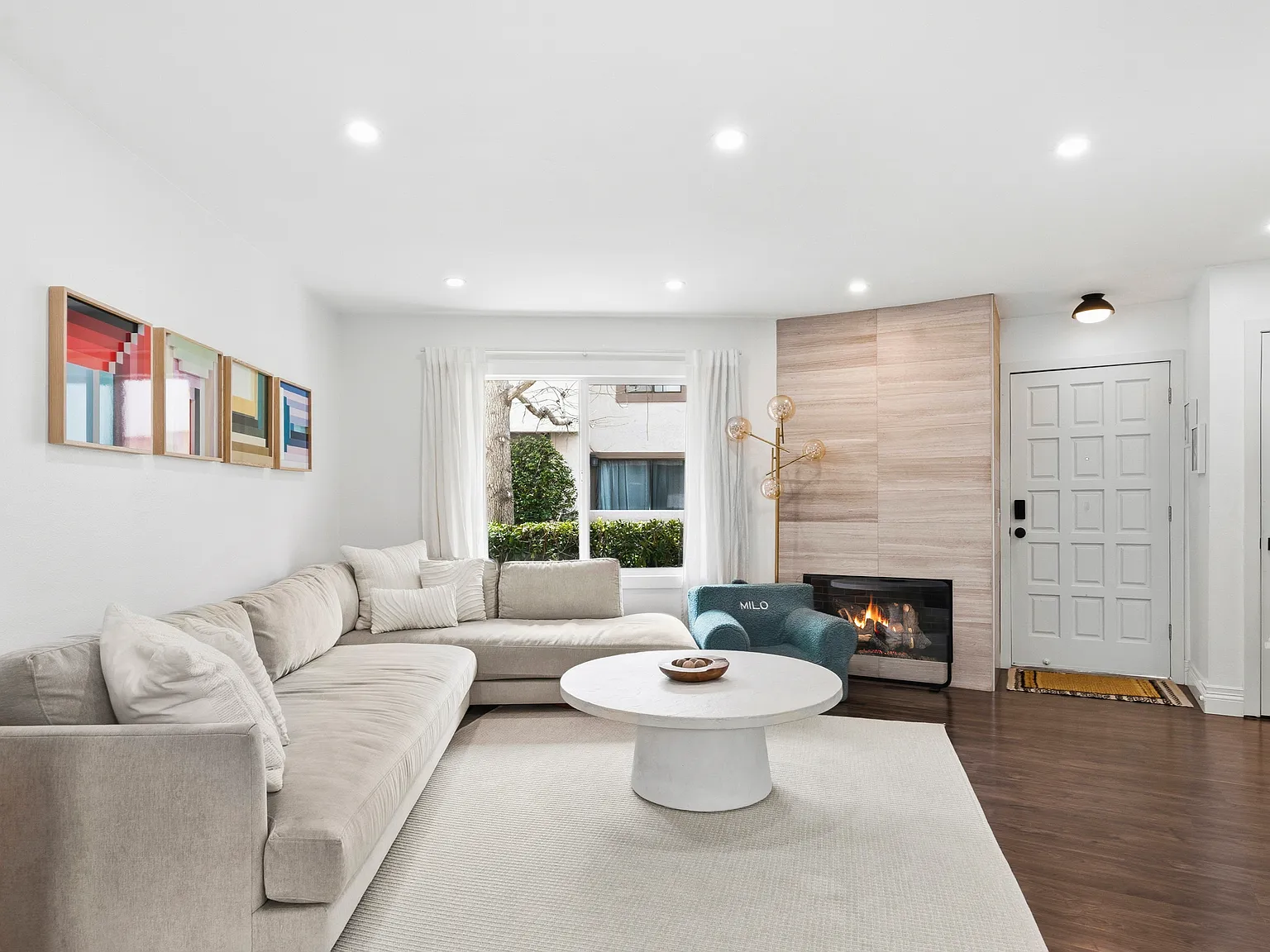 2 bed, 1074 sqft, $4,300 — Photo 2