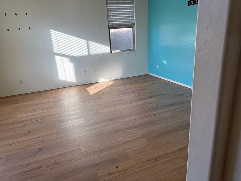 7146 S 68th Gln — Photo 9