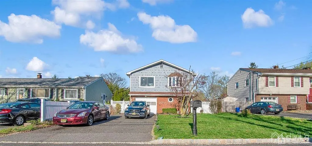 109 Johnson Ave photo 1