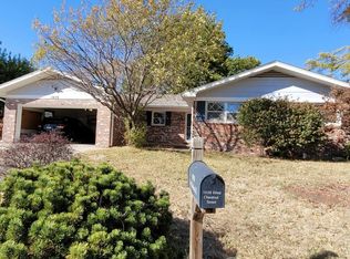 1038 W Chestnut St, Junction City, KS 66441