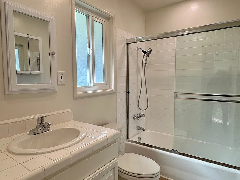 15211 S Raymond Ave #A — Photo 5