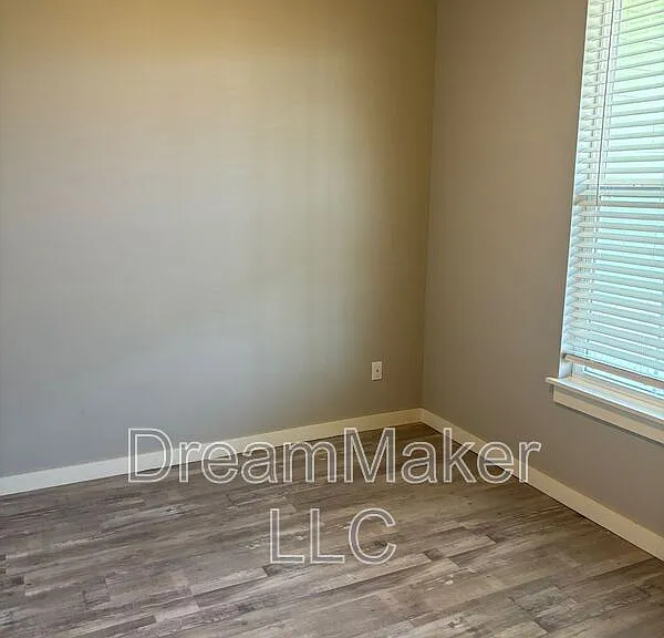 3010 SE 34th St — Photo 4