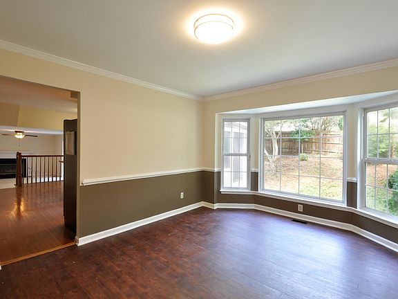 3rd image of 17 Sydney Ln