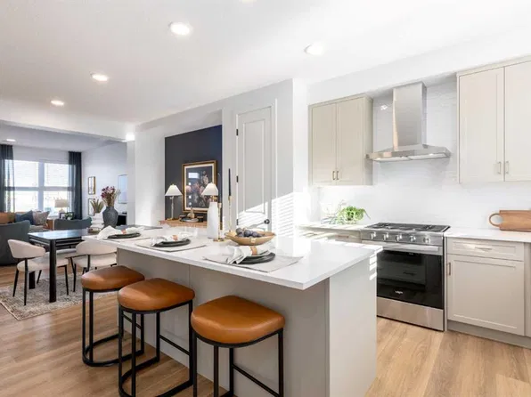 696 N Sora Blvd SE, Calgary, AB T3S 0L7