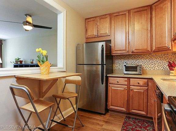 3rd image of 6141 W Higgins Ave APT 4C