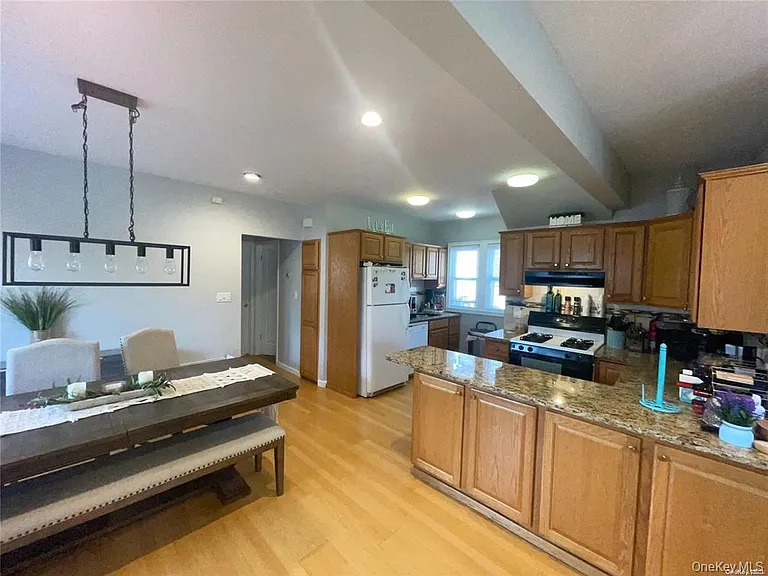 56 State St — Photo 3