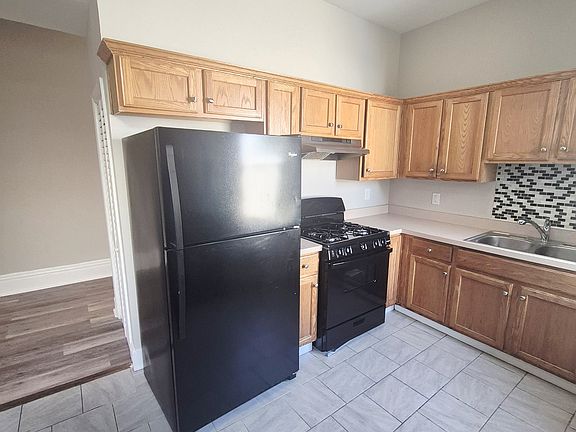 3rd image of 709 1/2 W Clay St #B