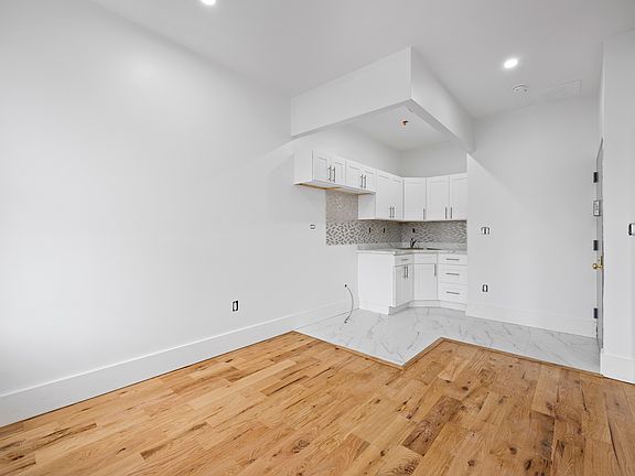 3rd image of 206 E 116th St #1A
