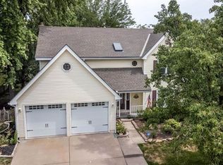 106 Willow Point, Lansing, KS 66043