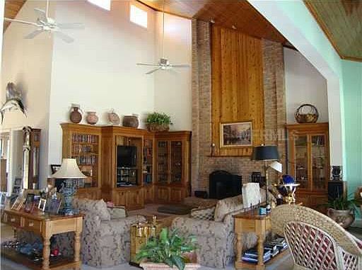 2nd image of 2503 Nela Ave