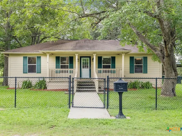 701 E Heaton St, Cuero, TX 77954