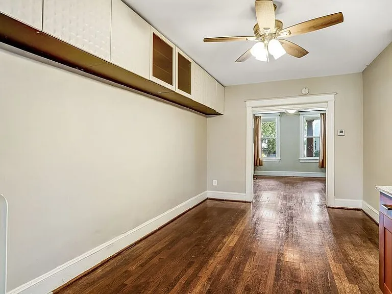 821 Kentucky Ave SE — Photo 17