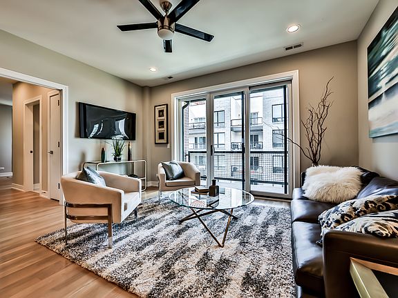 3rd image of 680 N Milwaukee Ave #404