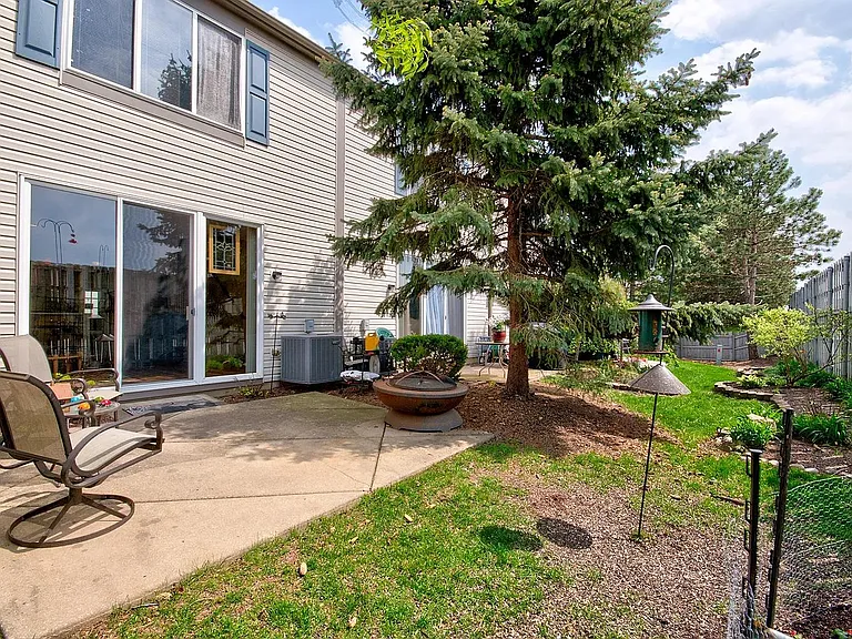 725 Blossom Ct — Photo 16