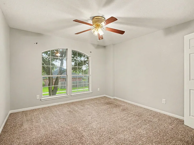 3808 Armand Dr — Photo 15
