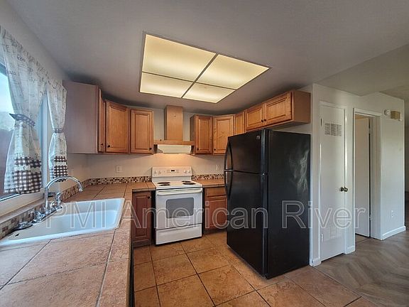 4th image of 5125 Gibbons Dr
