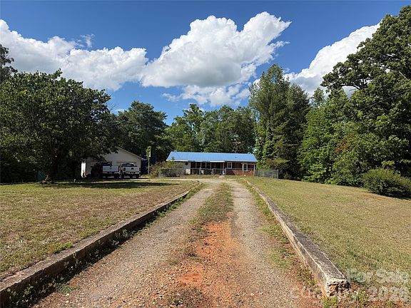 5th image of 781 Rock Rd