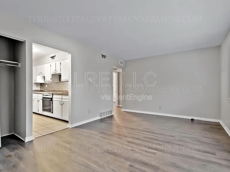2423 Lindsay Ave #4 — Photo 3