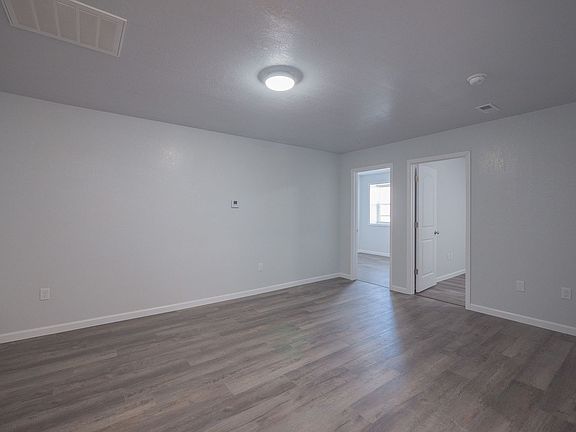 4th image of 123 N Main St #1