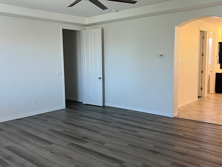 2901 E Iris Dr — Photo 33