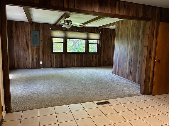 3rd image of 1810 W Northfield Dr