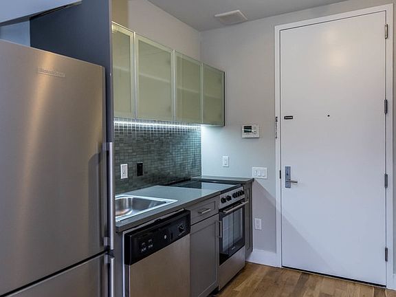 5th image of 185 Leonard St #11B