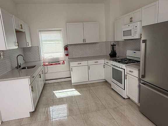 2nd image of 644 South St #2