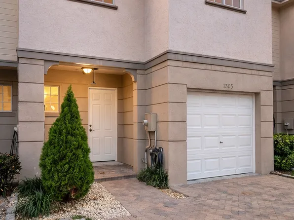 1305 Lucaya Dr, Riviera Beach, FL 33404