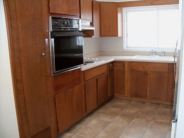 2nd image of 612 Roycroft St