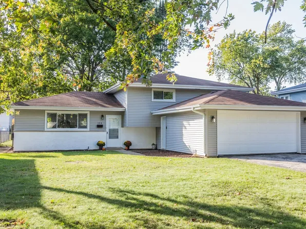154 N Pleasant Ave, Bloomingdale, IL 60108